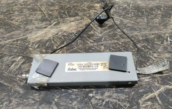 Cadillac SRX Aerial antenna amplifier 25757632