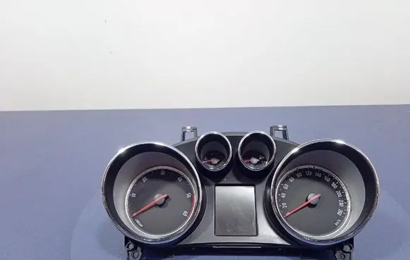 Opel Mokka Speedometer (instrument cluster) 95136698
