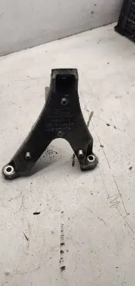 Audi A4 S4 B7 8E 8H Engine mounting bracket 8e0199308af