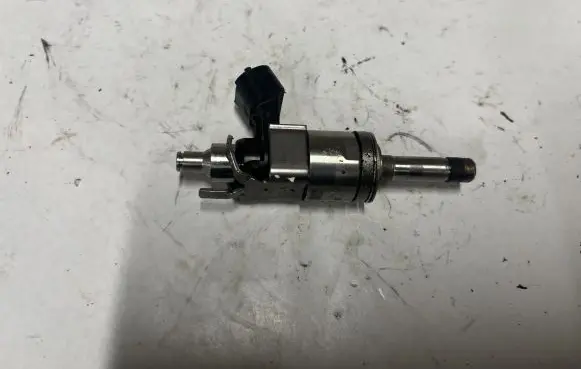 Ford Mustang VI Fuel injector JR3E9G929BA