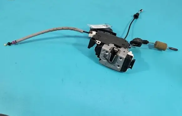 Mercedes-Benz C W204 Front door lock A2047200635 IMPRK1584746