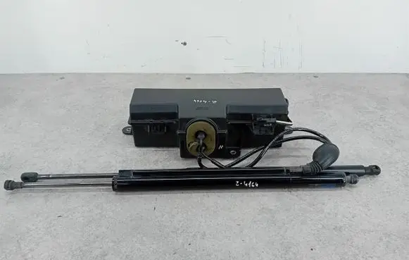 Opel Insignia A Shock absorber/damper mounting bracket 
