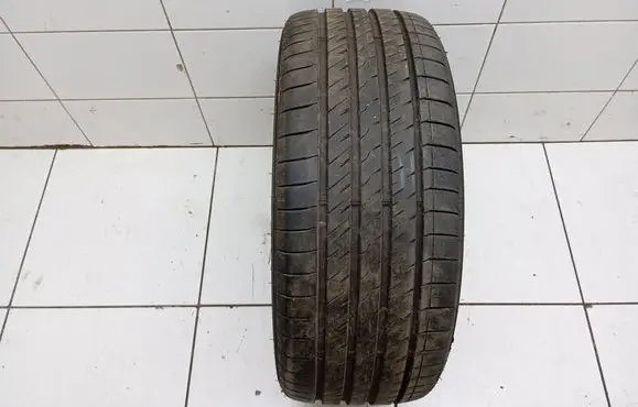 BMW 1 F20 F21 R17 summer tire 22545ZR17 Sumitomo