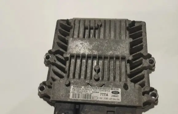 Ford Fiesta Engine control unit/module 7S6112A650EA 5WS40632AT 7TTA