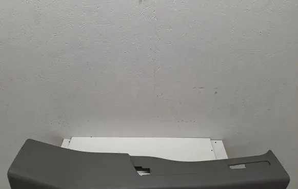 (B) pillar trim (bottom)