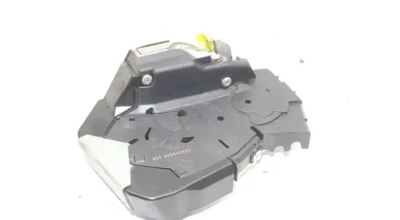 Suzuki Ignis Coupe door lock (next to the handle) 