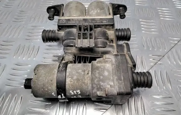 BMW 5 E39 Coolant heater control valve 8374994 1147412135