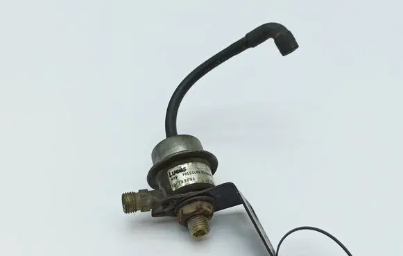 Jaguar XJ X308 Fuel pressure regulator 73369A 0280160712