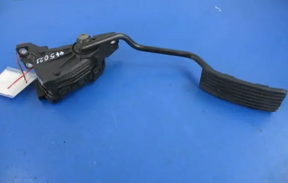 Mitsubishi Space Star Accelerator throttle pedal 30865642