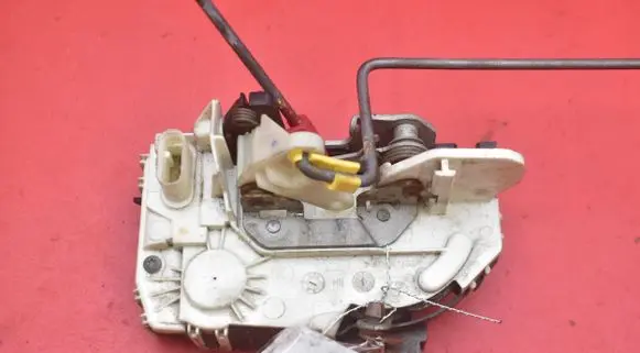 Dodge Caliber Front door lock