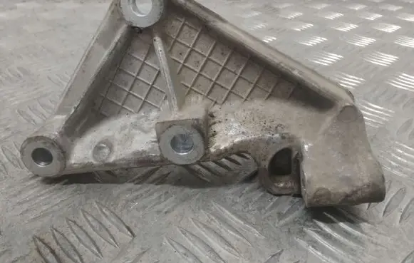 Citroen Xsara Engine mounting bracket 9630630580