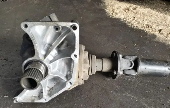 Nissan X-Trail T30 Gearbox transfer box case XUK 1XUK