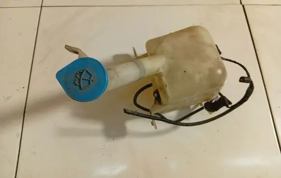 Honda Jazz Windshield washer fluid reservoir/tank