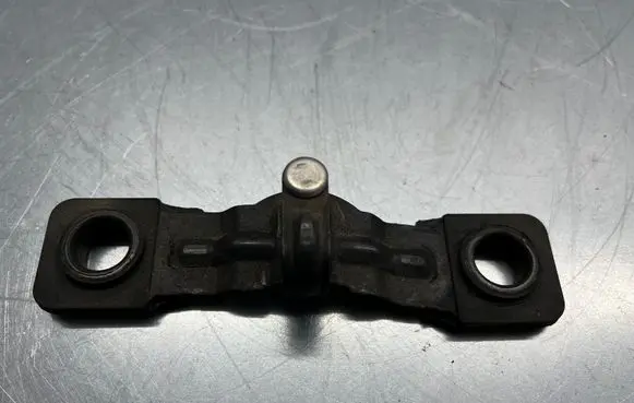 Volkswagen PASSAT B6 Rear door lock loop/hook striker 3C9827507
