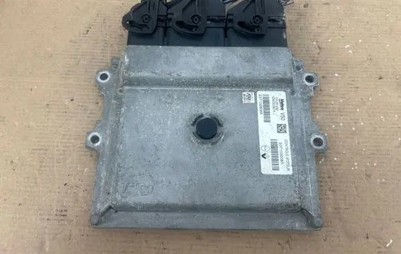 Dacia Sandero Engine control unit/module 237102806R 237103008R 131251248