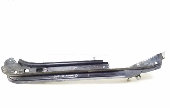 Volkswagen Touareg I Fender mounting bracket 7L6805919B