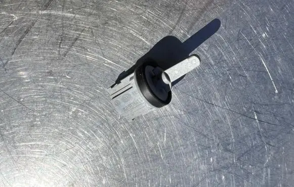 Volkswagen Touran I Interior temperature sensor 1K0907543A