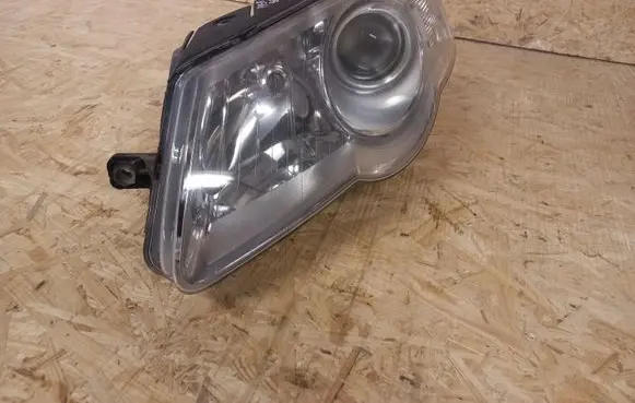 Volkswagen PASSAT B6 Headlight/headlamp 8C0941005AA