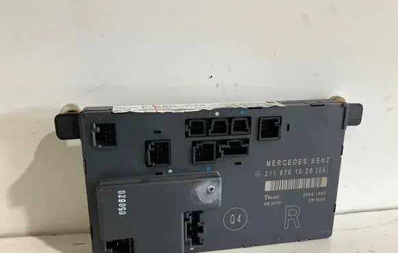 Mercedes-Benz E W211 Door control unit/module 2118701026 00401605