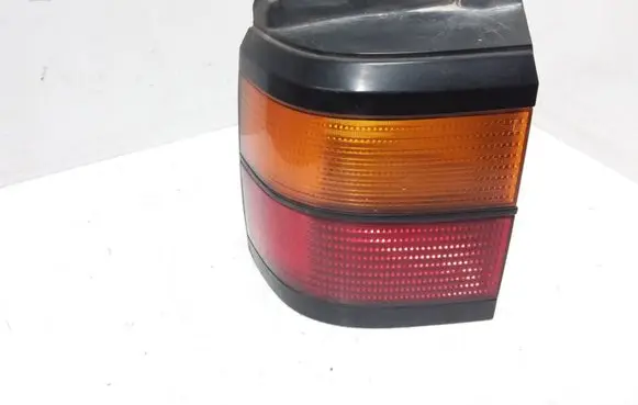 Volkswagen PASSAT B3 Rear/tail lights 333945111