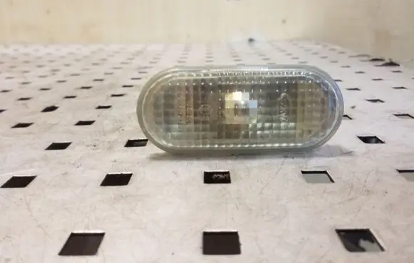 Volkswagen Golf IV Front fender indicator light 1J5949117