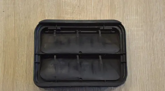 Renault Laguna III Quarter panel pressure vent 