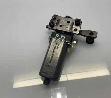 Mercedes-Benz S W221 Seat adjustment motor 0390203255