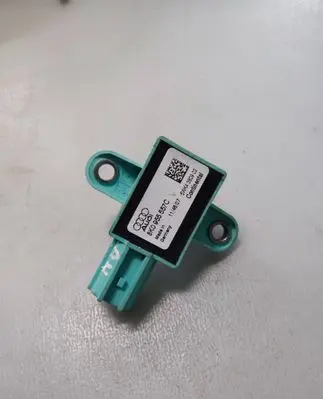 Audi A4 S4 B8 8K Airbag deployment crash/impact sensor 8K0955557C 5WK4380902