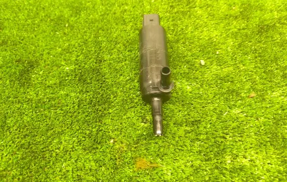 BMW 5 F10 F11 Headlight washer pump 7217792
