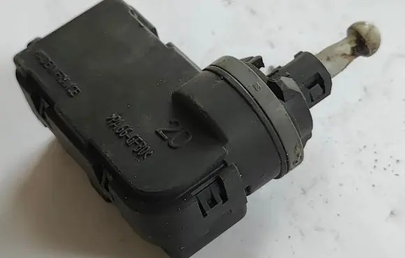 Audi A4 S4 B6 8E 8H Headlight level adjustment motor 5P0941295