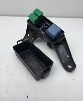 Lexus IS 220D-250-350 Fuse module 8266253110