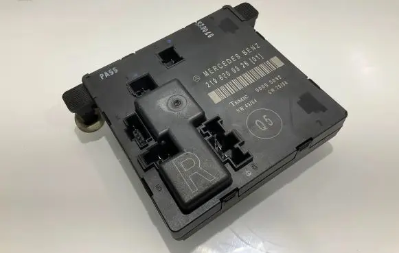 Mercedes-Benz CLS C219 Door control unit/module 2198200326 SW2004 1000032