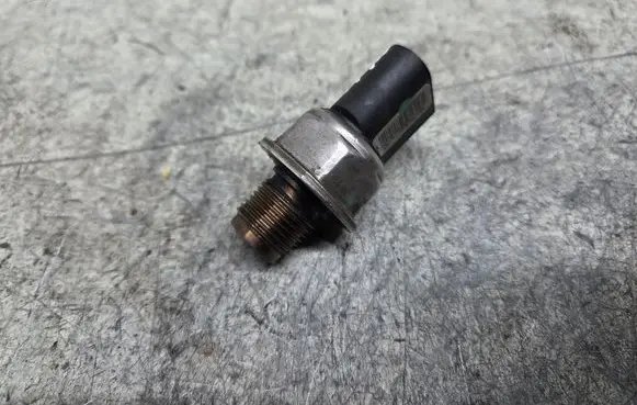 Audi Q7 4L Fuel pressure sensor 05A906051 1111572730