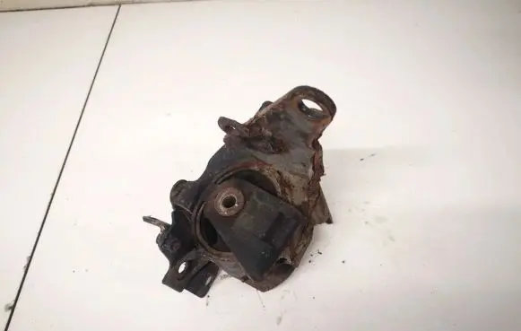 Toyota Avensis T250 Engine mount bracket