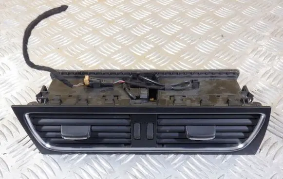 Audi A5 8T 8F Dash center air vent grill 8T1820951C