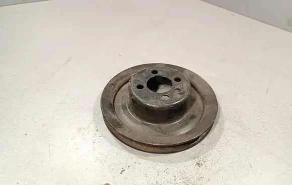 Volkswagen Golf III Power steering pump pulley 028105253A