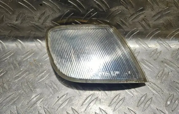 Volkswagen PASSAT B4 Front reflector 185101B