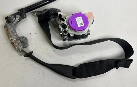 Ford Mustang VI Front seatbelt FR3B63612D64AH