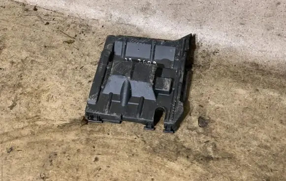 Porsche Panamera (970) Fuse box cover 97061030101