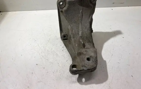 Volkswagen Golf III Engine mounting bracket 1H0199354K KTS62