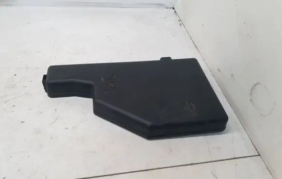 Toyota Prius (XW20) Fuse box cover 8644YA1