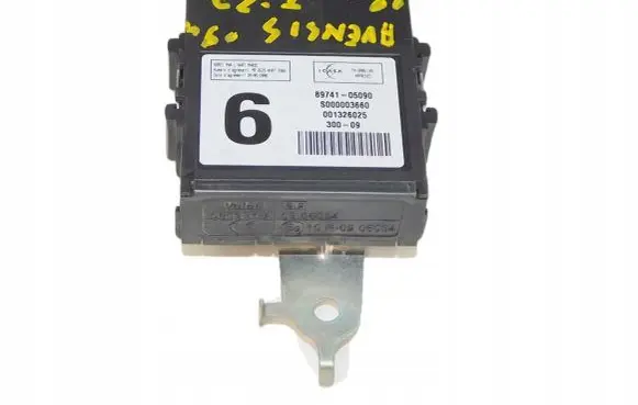 Toyota Avensis T270 Door control unit/module 8974105090