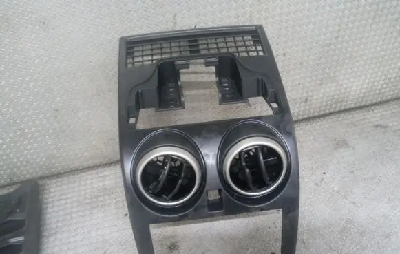 Nissan Qashqai Dash center air vent grill P10381A77200