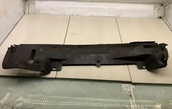 BMW 3 E46 Top upper radiator support slam panel 51718211467