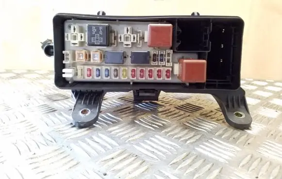 Toyota Previa (XR30, XR40) II Fuse module