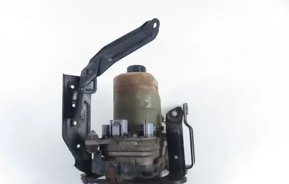Ford Kuga I Power steering pump 4M513K514CB