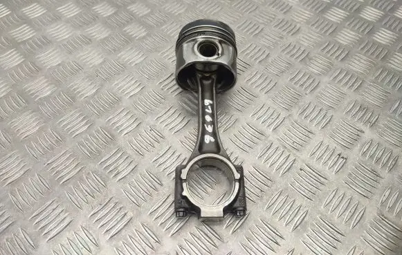 Volkswagen Caddy Piston with connecting rod CAY