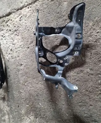 BMW 7 E65 E66 Headlight/headlamp mounting bracket
