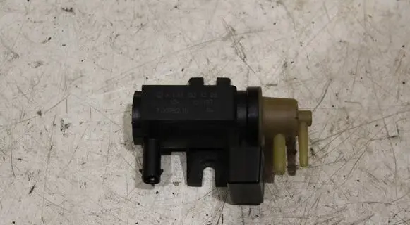 Mercedes-Benz A W176 Turbo solenoid valve A0101531328