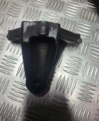 Opel Vivaro Engine mounting bracket 8200404276